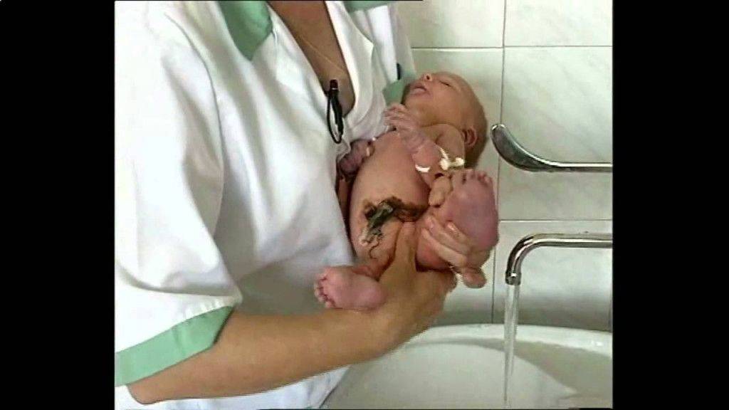 Интимная гигиена новорожденной девочки: как ухаживать за половыми органами