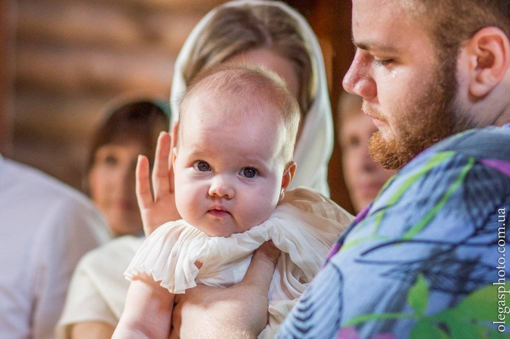 Допустимо ли крестить ребенка только с одним крестным? что нужно знать родителям о крестинах мальчика и девочки: приметы, правила крещения в православной церкви и рекомендации.