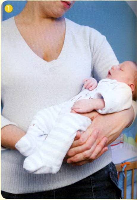 Как правильно брать и держать на руках новорожденного ребенка