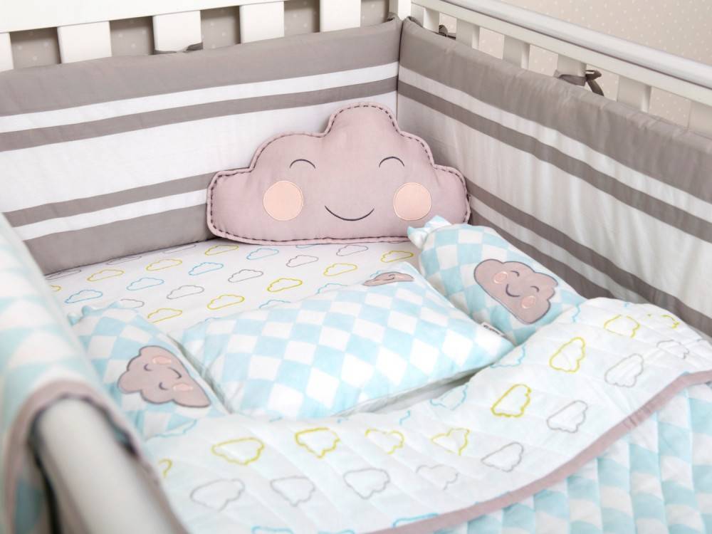 Одеяло в кроватку для новорожденного: размер, наполнитель