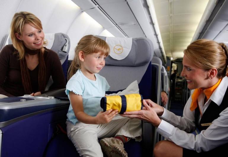 Чем занять ребенка в самолете, поезде, машине: 45 идей для игр в дороге