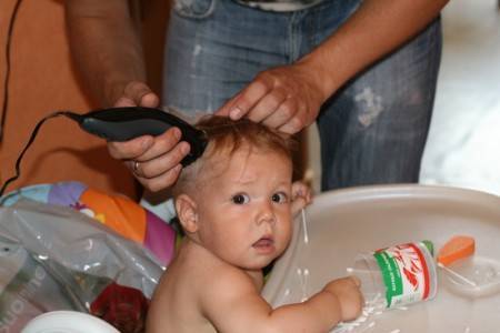Подстричь малыша в первый раз — в каком возрасте