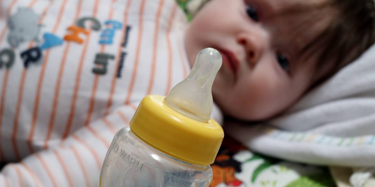 Как правильно и быстро отучить ребенка от бутылочки