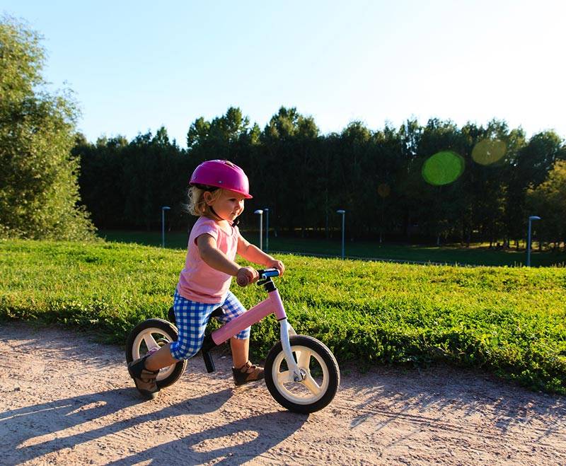 Как научить ребенка кататься на велосипеде? проверенные советы.
