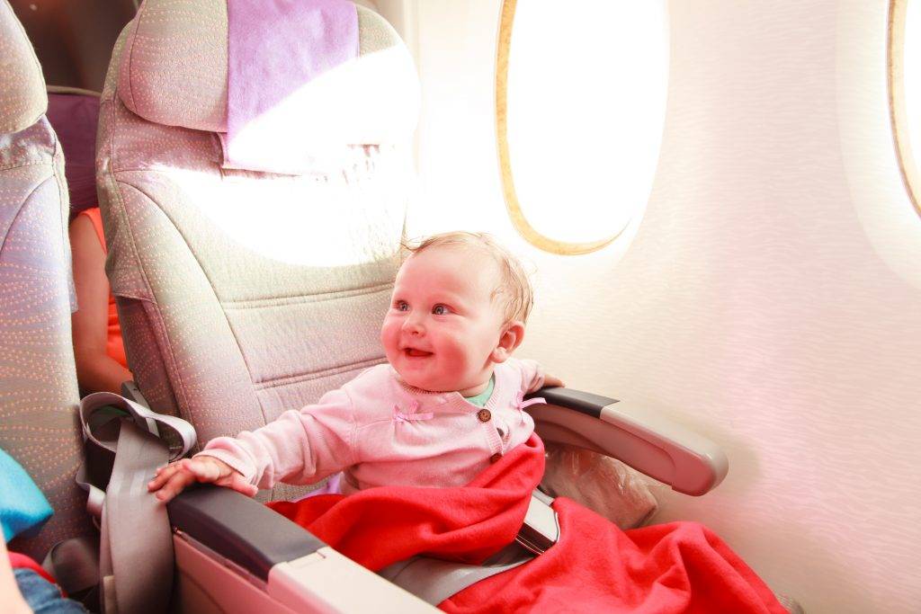 Путешествие на самолете с ребенком: правила перевозки детей на самолете
