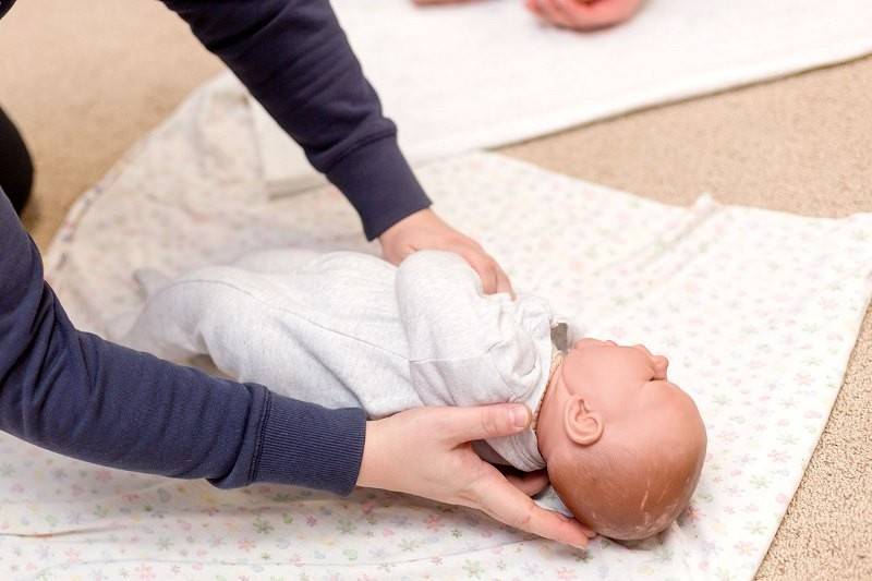 Не пеленать «столбиком» и разговаривать: эксперт ответила на самые частые вопросы о новорожденных
