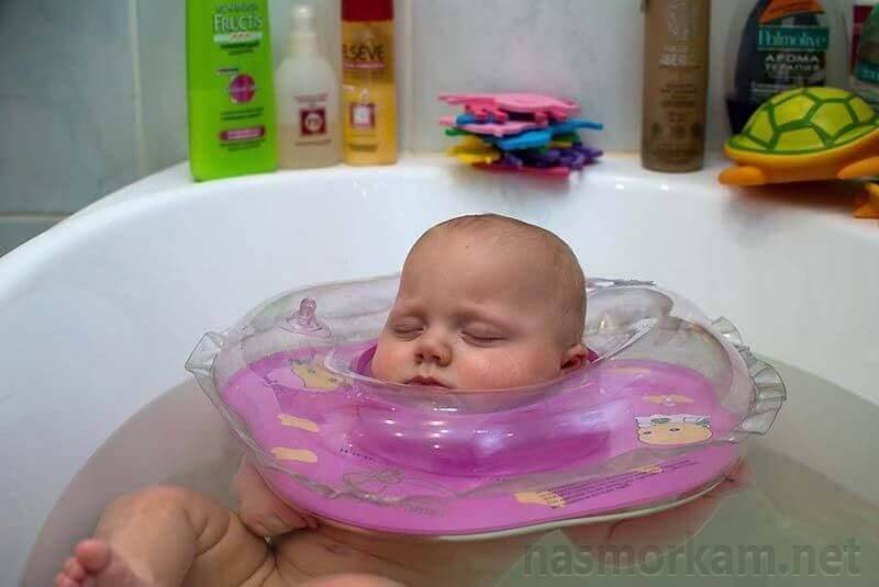Можно ли купать ребенка при насморке, температуре, кашле, бронхите (Комаровский)