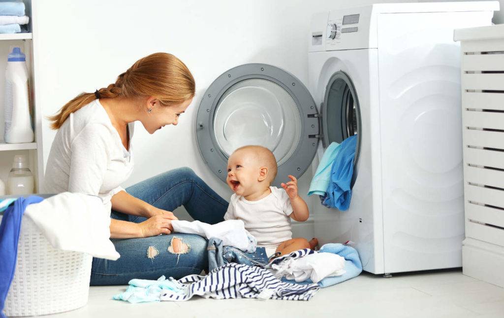 Школа мам: учимся стирать одежду новорожденного малыша