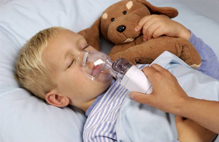 Как успокоить кашель у ребенка ночью: малыш кашляет, когда ложится спать и спит