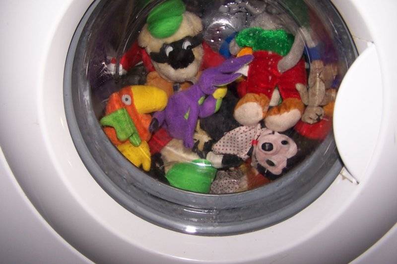 Как стирать мягкие игрушки в стиральной машине или вручную