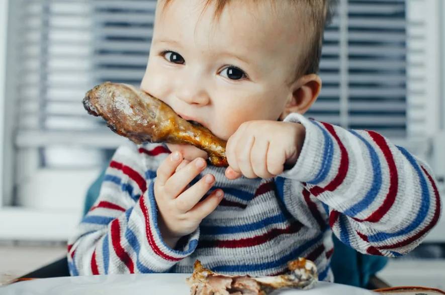 Ребенок не ест мясо: почему и что делать