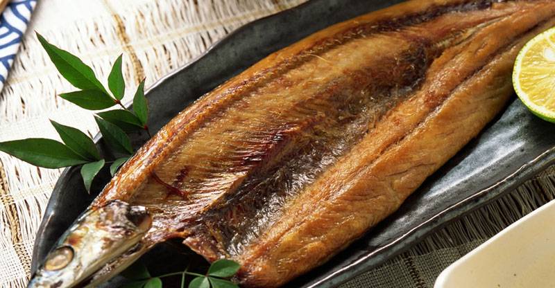 Можно ли запеченную скумбрию кормящей маме в первый месяц