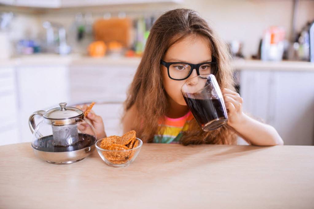 С какого возраста можно пить кофе и почему существуют возрастные ограничения?