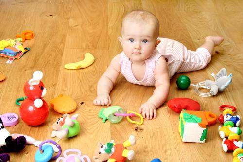 Развивающие игрушки для детей 8 месяце: что нужно купить девочке и мальчику