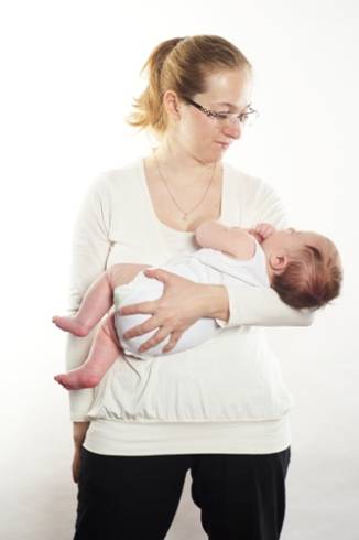 Как держать новорожденного столбиком после кормления
