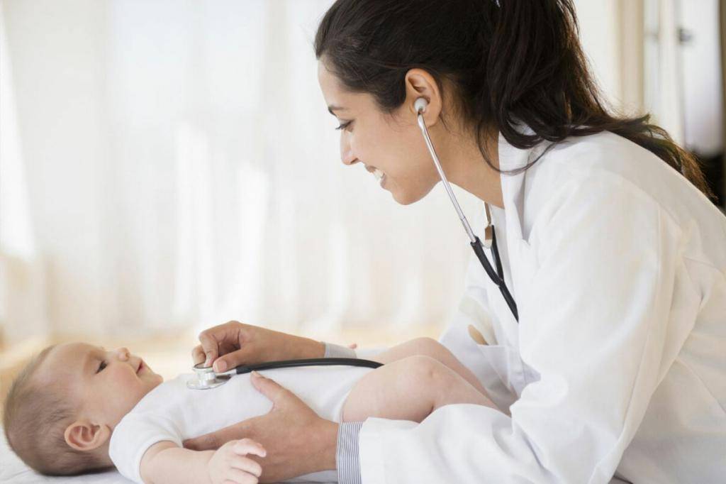 Видео-консультация врача-педиатра: Почему ребёнок не ползает