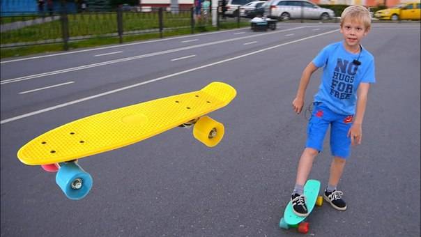Скейтборд для детей от 5 лет: как выбрать детский скейт для начинающих девочки или мальчика 6 и 7 лет? рейтинг моделей, скетборды со светящимися колесами