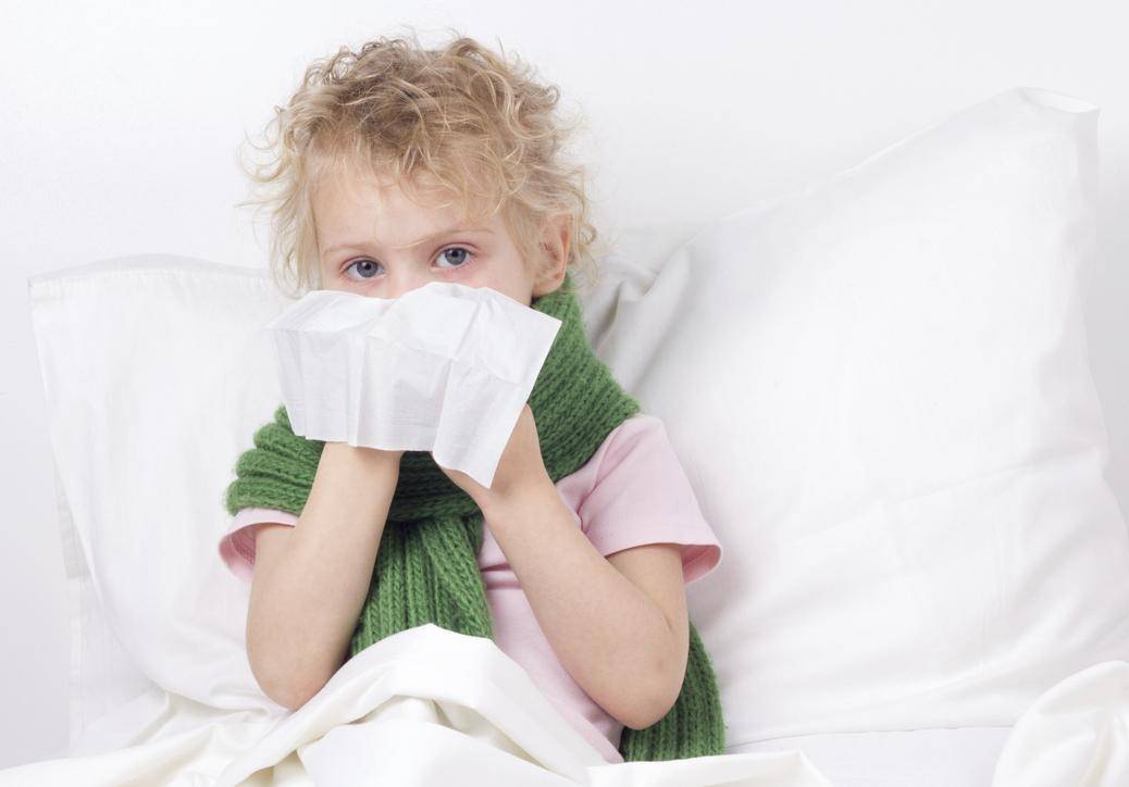Почему ребенок часто болеет простудными заболеваниями и что делать?