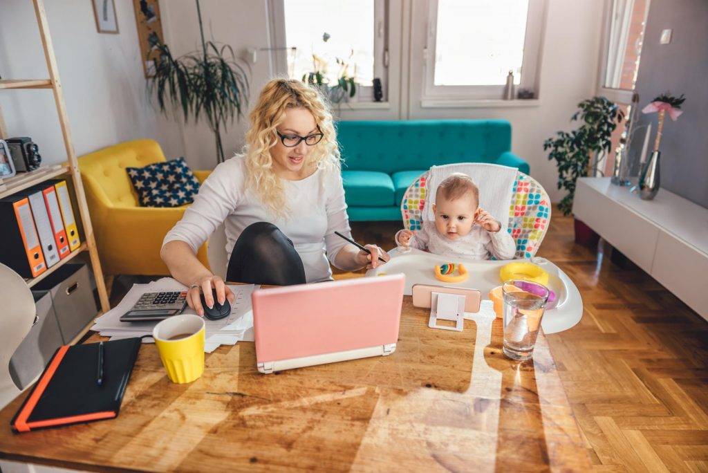 Работа на дому для мам в декрете - 8 вакансий + советы