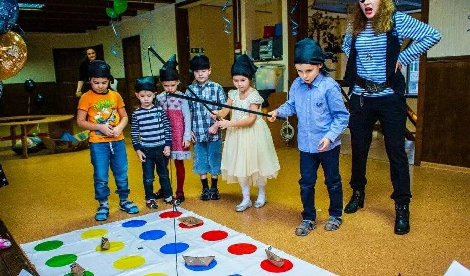 Детские новогодние игры и конкурсы: 51 вариант