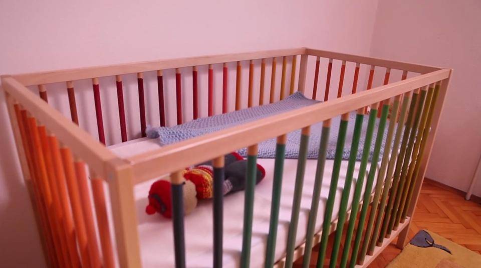 Окрашивание и декорирование детской кроватки своими руками