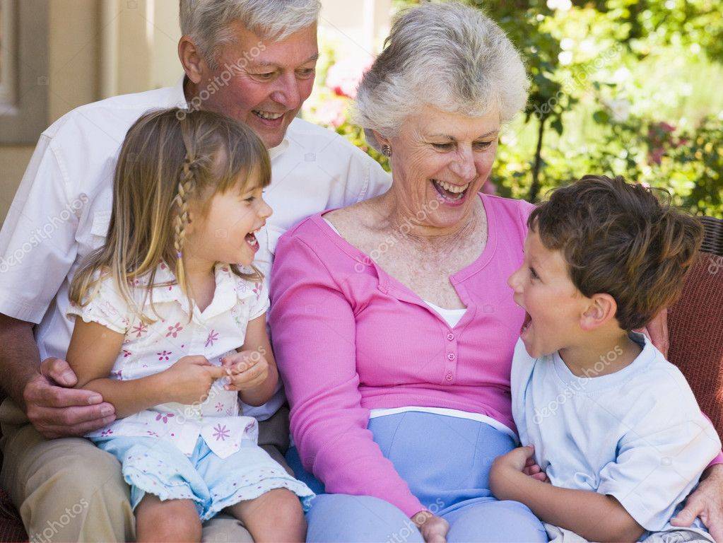 Воспитание детей бабушками и дедушками: двойная доза родительской любви