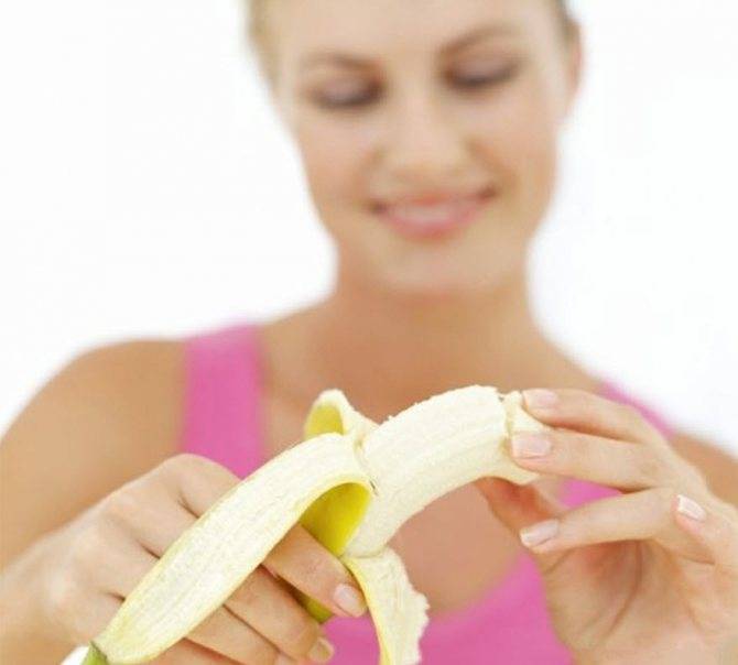 Бананы при грудном вскармливании: можно или нет маме?