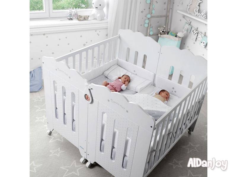 Уютная кроватка для двойняшек и близнецов