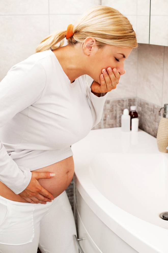 Почему тошнит перед родами, причины тошноты у беременных, что делать?