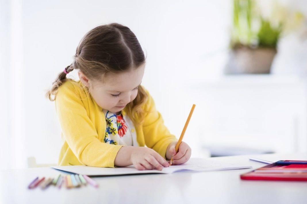 Как научить ребёнка писать красиво: советы родителям по постановке аккуратного почерка