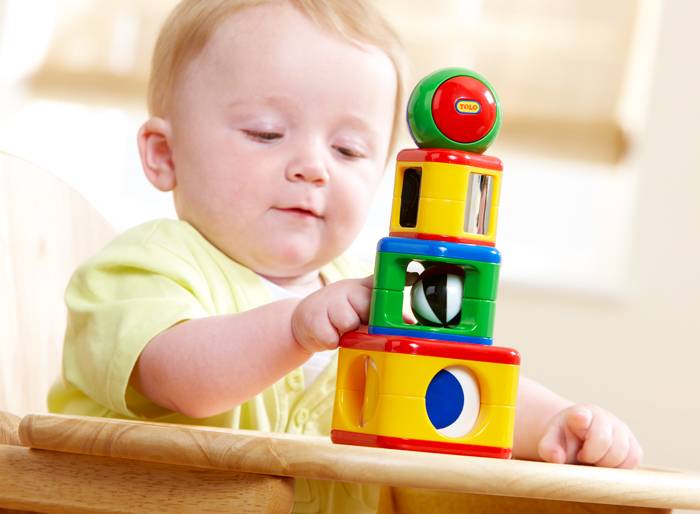 Что умеет ребенок в 5 месяцев: особенности развития, игры и упражнения
