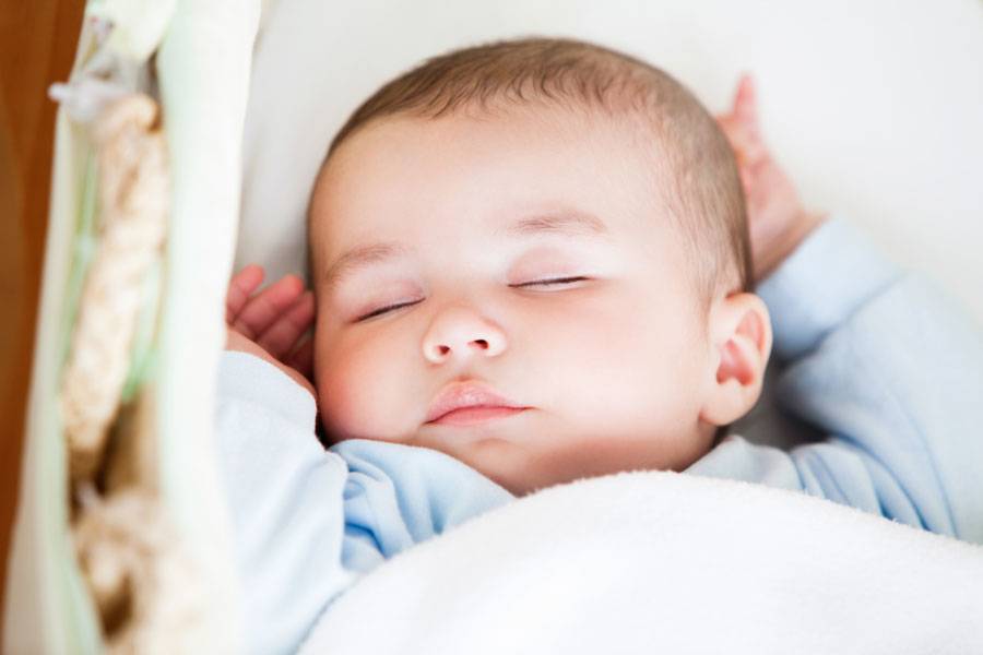 Ребёнок до года плохо спит ночью — можно ли помочь?