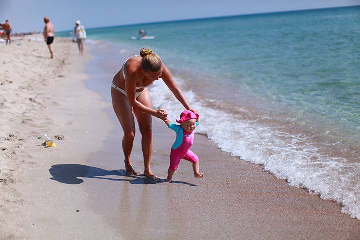 Пляжный отдых с грудным ребенком на море