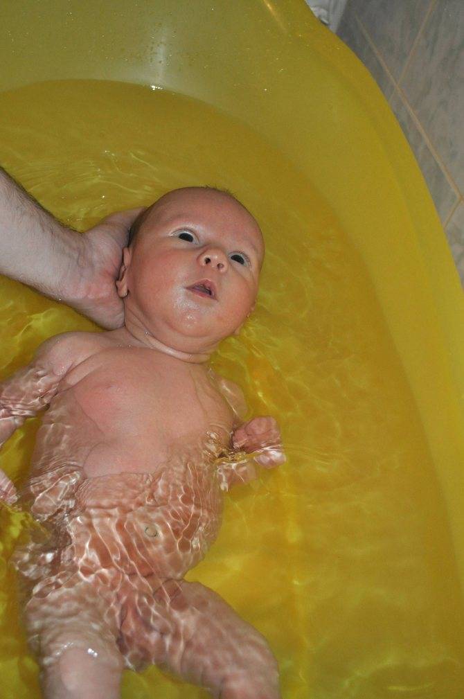 Как одной купать новорожденного дома