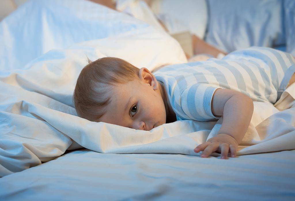 Ребёнок плохо спит по ночам — что делать? отвечает комаровский
