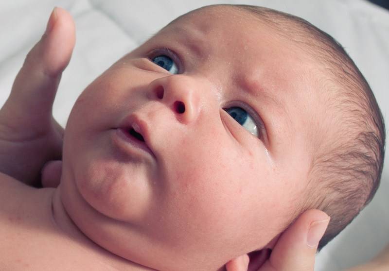 Трясётся подбородок у новорожденного – почему это происходит и что делать