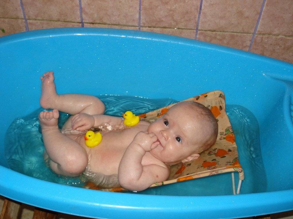 Как принимать ванну вместе с малышом