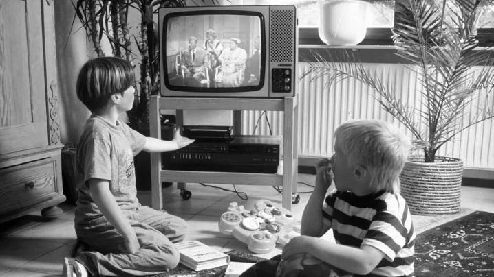 Сколько можно смотреть телевизор ребенку и как отучить его? / mama66.ru