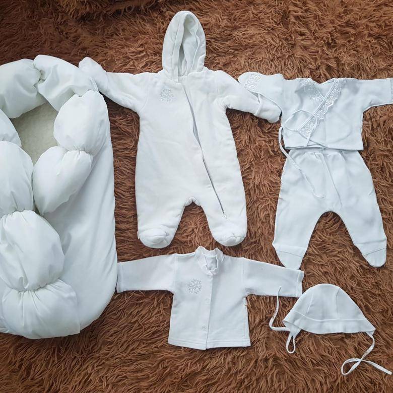 Как одеть новорожденного на выписку из роддома: осенью, зимой