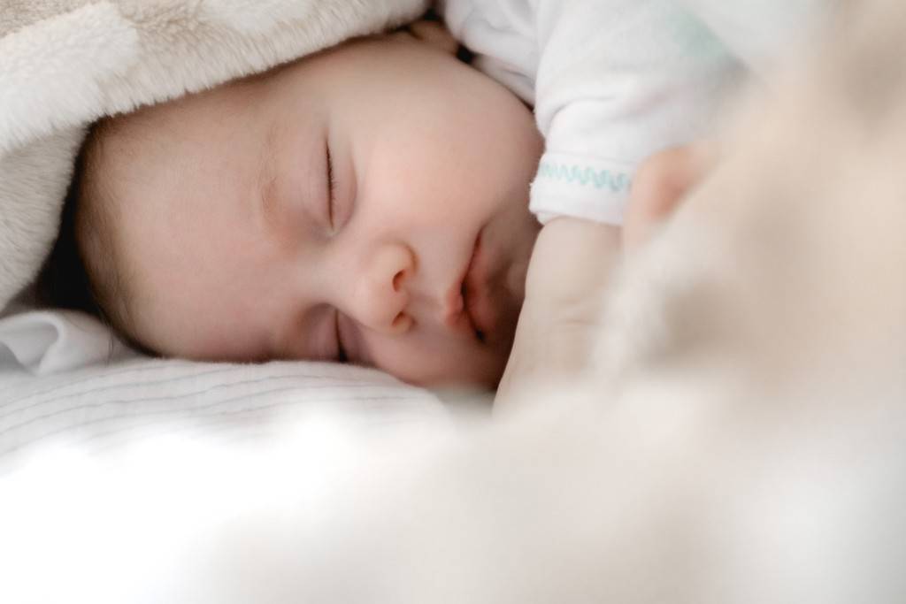 Белый шум для младенцев: что это и в чем польза?