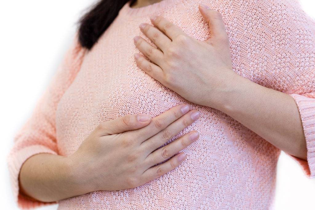 Зуд под молочными железами: причины, диагностика, лечение