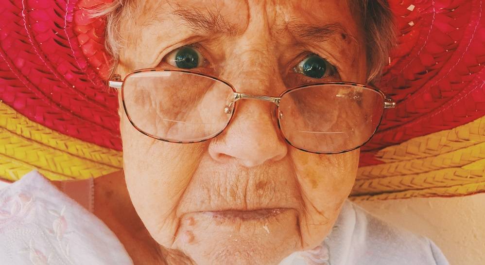 Бабушке виднее: 30 самых абсурдных советов по уходу за младенцем