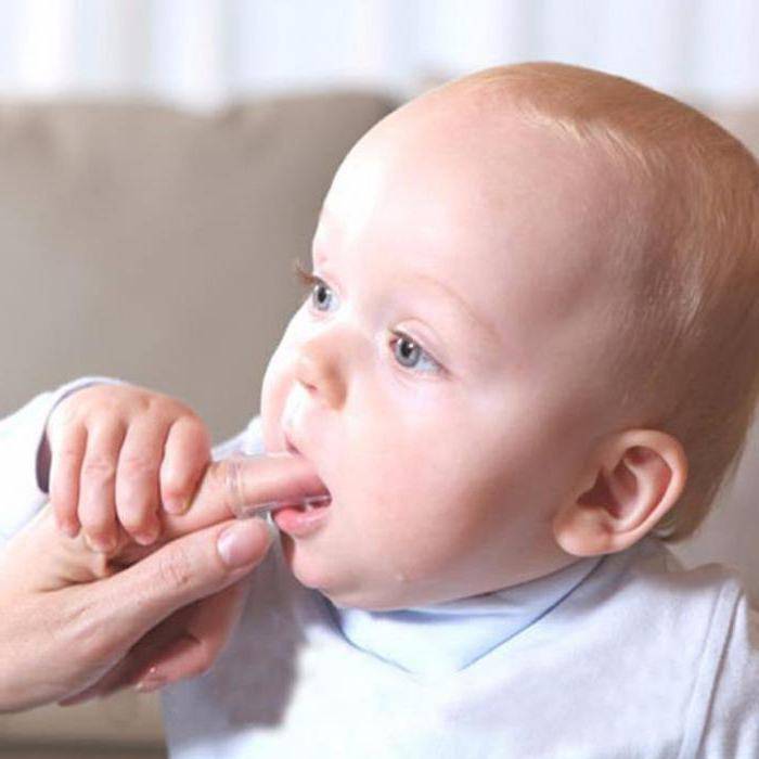 Когда начинать чистить зубы малышу, правильный уход за первыми зубками
