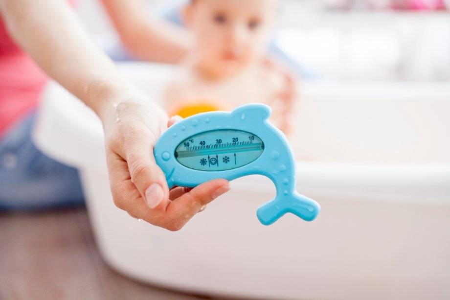 Как купать новорожденного правильно - развитие ребенка