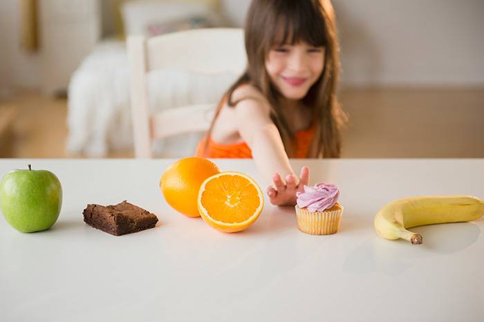 8 советов, которые помогут быстро отучить ребенка от сладостей