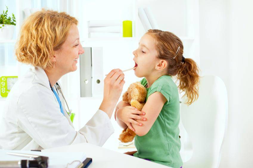 Острый тонзиллит (ангина) у детей, симптомы и лечение