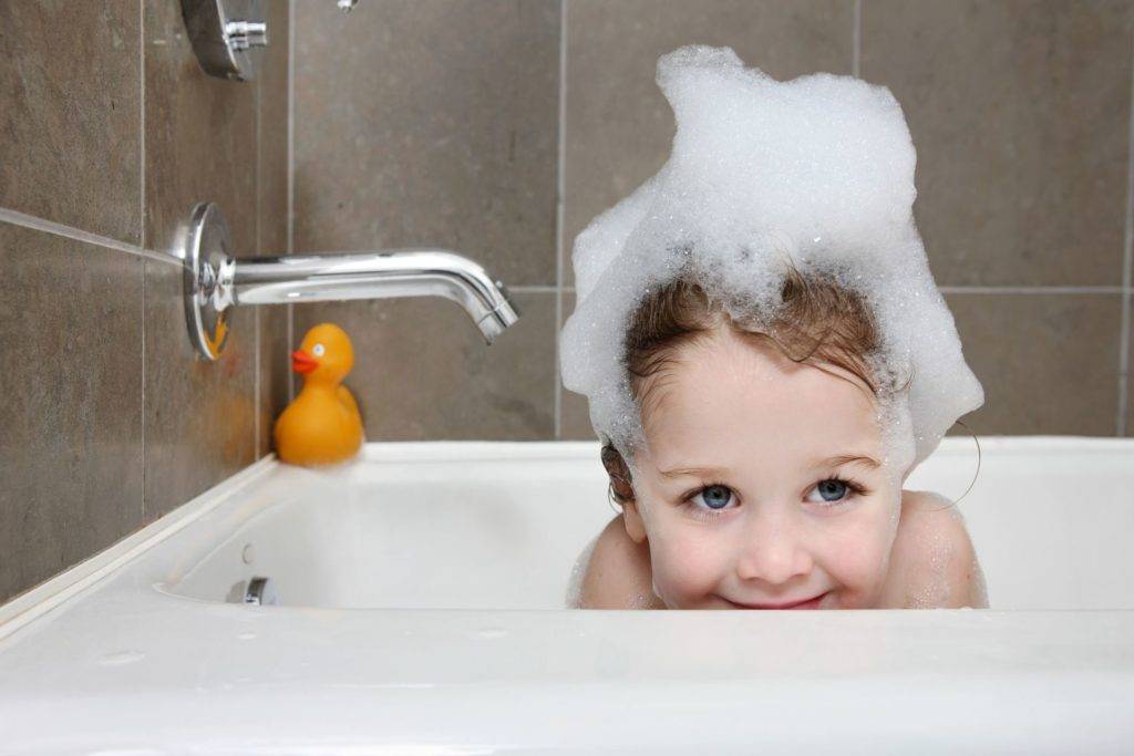 Мойдодыр: как помыть ребенку голову без слез и истерик?