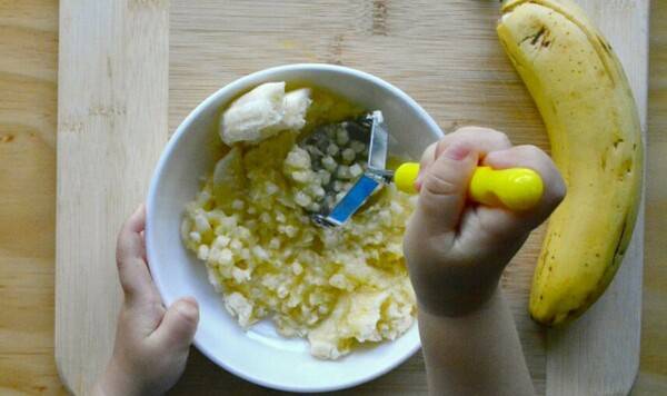 Возрастные нормы, с которых можно давать банан ребенку, ограничения и запреты на ввод в прикорм