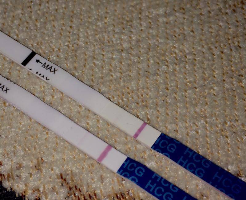 Белая полоска на тесте на беременность - что это значит