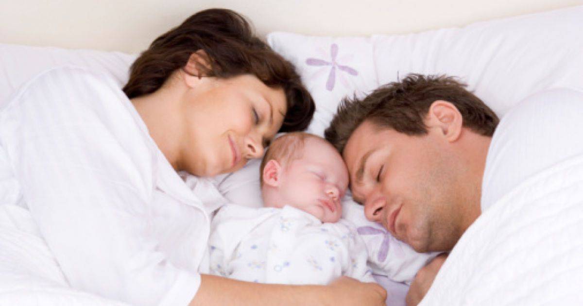 Спать с ребенком — вместе или врозь: плюсы, минусы, советы. с кем спать